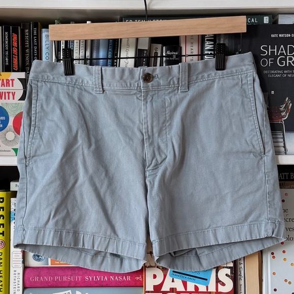 J. Crew | 32W | 5" Shorts - Picture 2 of 7